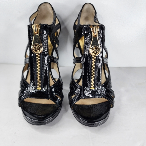 MICHAEL KORS Black Patent Cage Zipper. - Picture 2 of 10